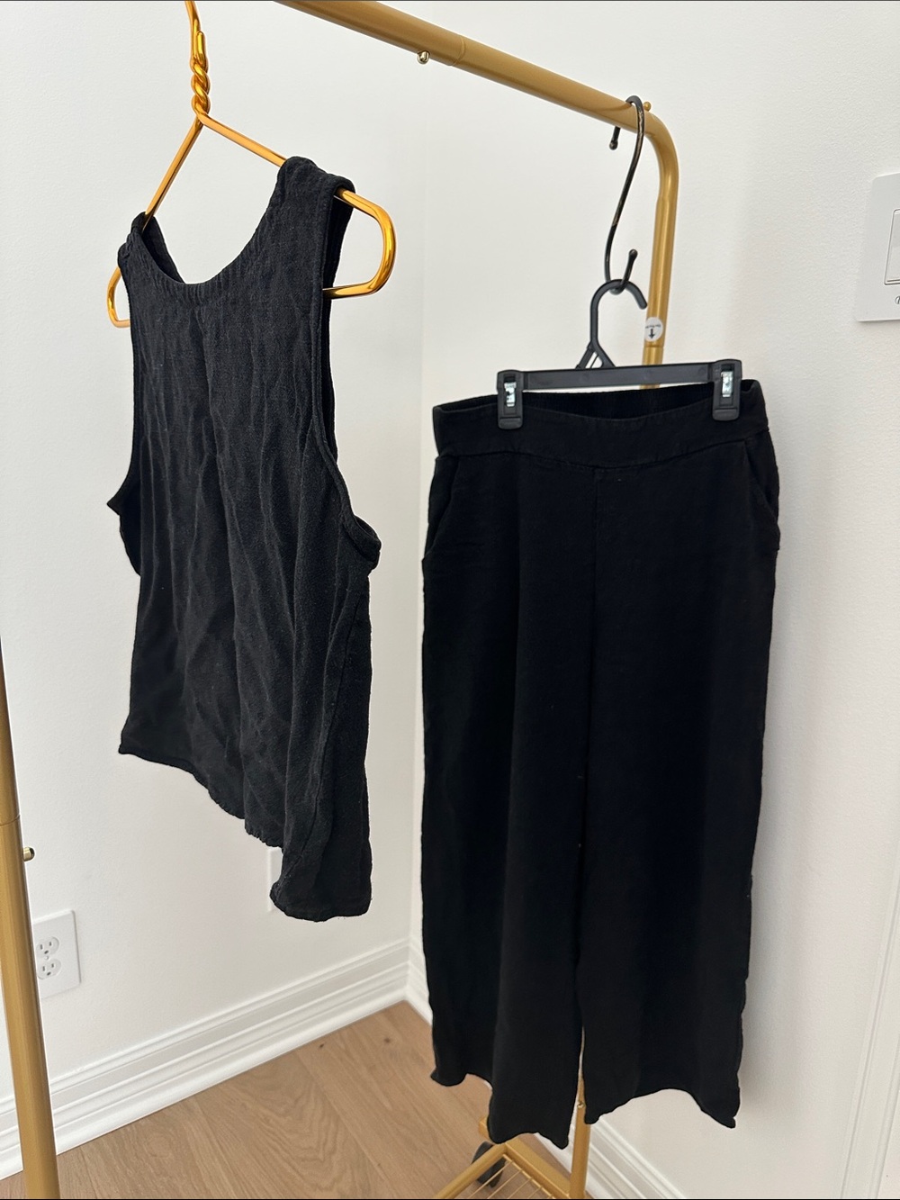 Set Black Wide-Leg Pants and top . Medium